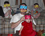 3kids20031231dadglasses.jpg (112410 bytes)