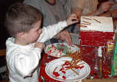 cam20031220gingerbreadhouse.jpg (122410 bytes)