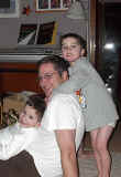 camjdn20031231dadhug.jpg (91338 bytes)